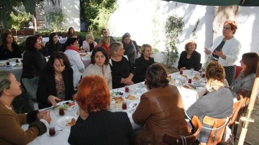 Konak &Ouml;nc&uuml; Oldu 30 İl&ccedil;e Kadınlar İ&ccedil;in Buluştu