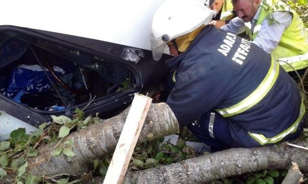 Tem Otoyolu&rsquo;nda Tır Devrildi: 2 Yaralı