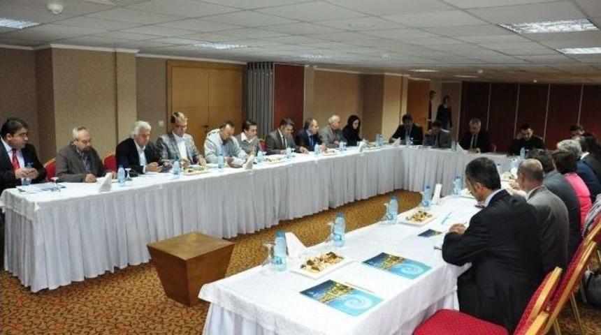 Edremit&rsquo;te Turizm Sekt&ouml;r&uuml;n&uuml;n Meseleleri Tartışıldı