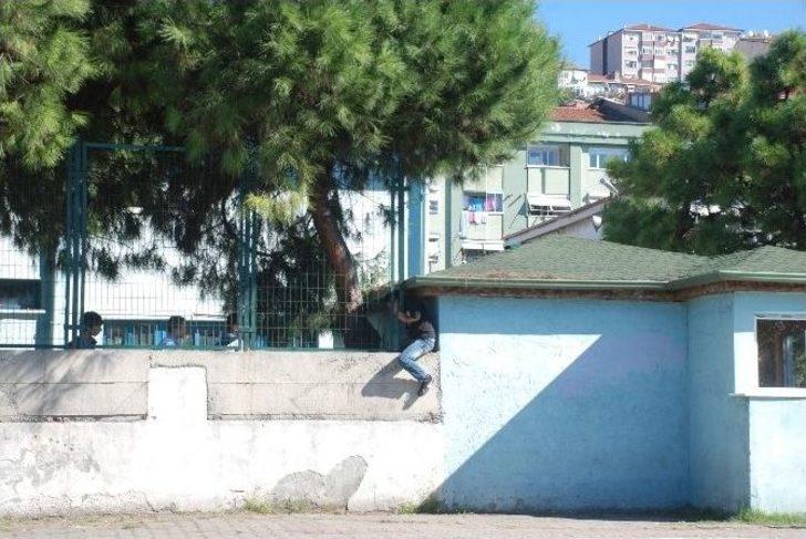 Öğrencilerin Kaçışını Gres Yağı Da Durduramadı G2