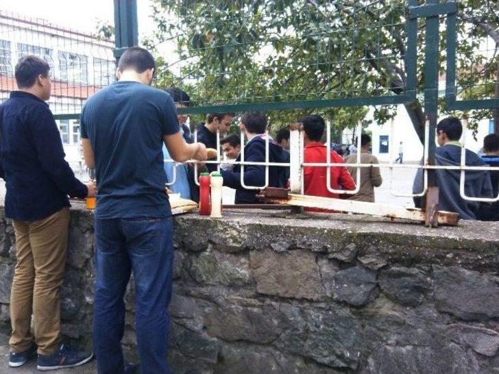 Öğrencilerin Kaçışını Gres Yağı Da Durduramadı G4