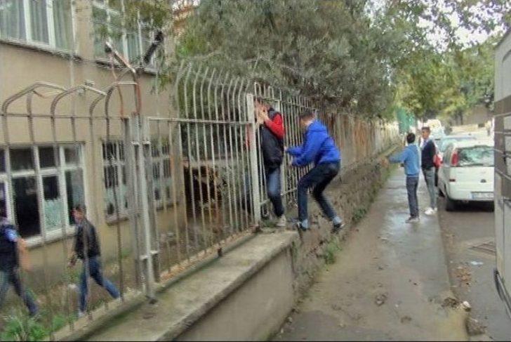 Öğrencilerin Kaçışını Gres Yağı Da Durduramadı G5