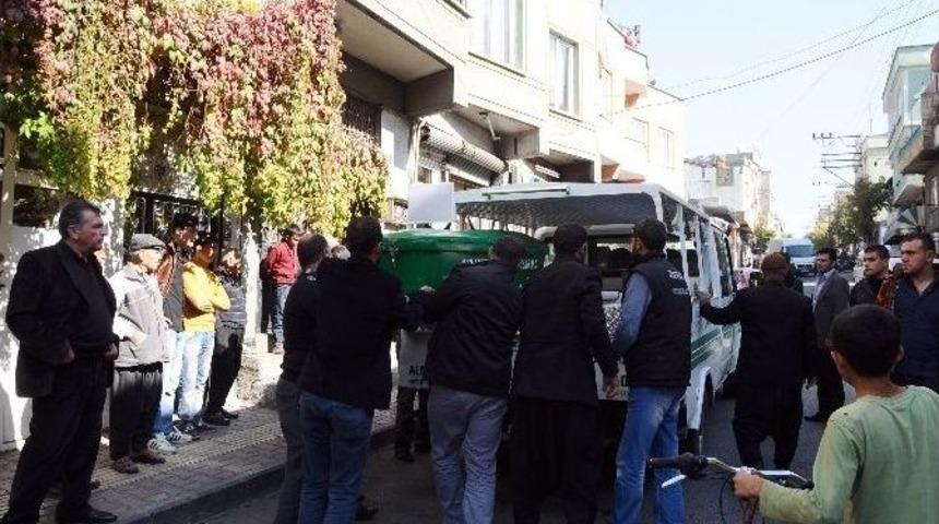 Yalnız Yaşayan Yaşlı Adam İntihar Etti