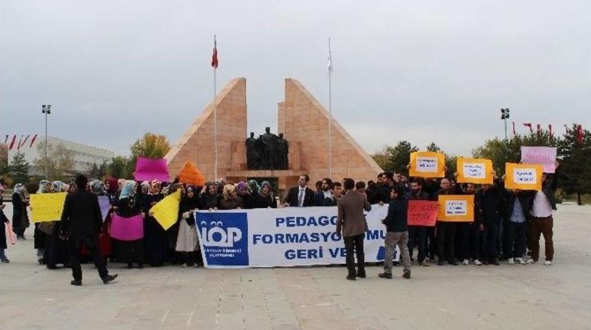 İlahiyat Fak&uuml;ltesi &Ouml;ğrencileri&rsquo;nden &lsquo;formasyon&rsquo; Tepkisi