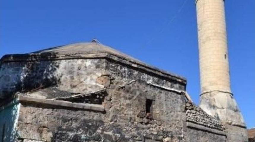 Yangında Zarar G&ouml;ren 400 Yıllık Cami Restore Edilecek