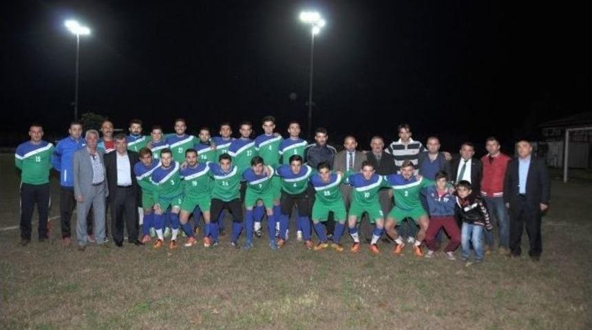 Başkan &Uuml;z&uuml;lmez, Kartepe Belediyespor İdmanında