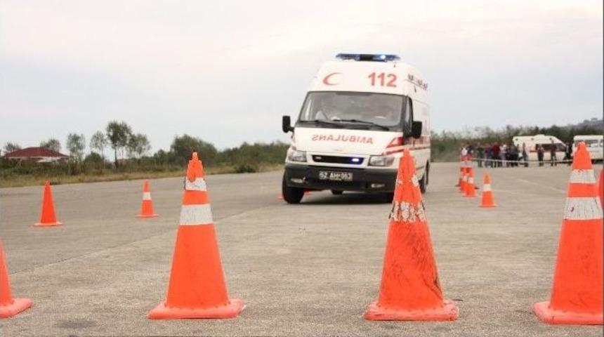 Ambulansı Sertifika İ&ccedil;in S&uuml;rd&uuml;ler