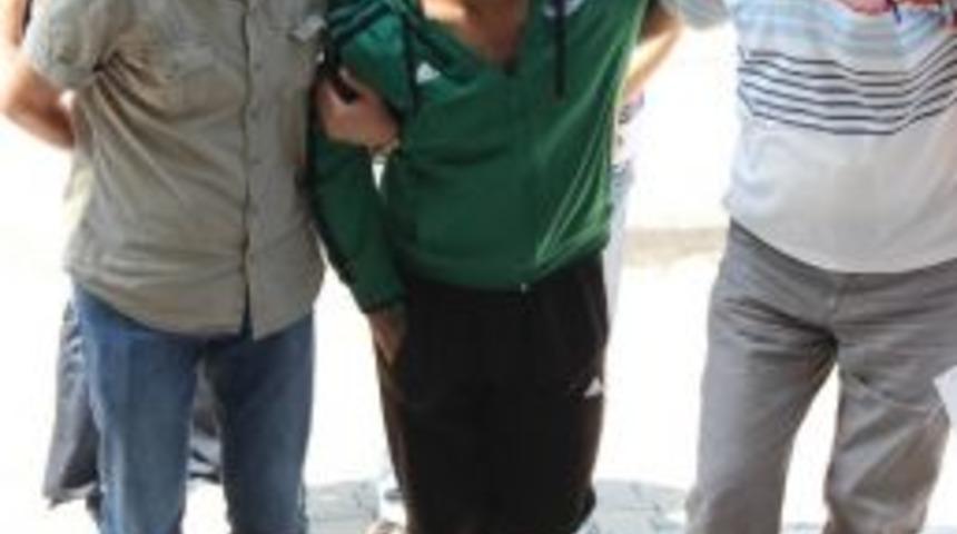 Kendisini Yakalayan Polise Bı&ccedil;akla Saldıran Zanlıya 2 Yıl 15 G&uuml;n Hapis