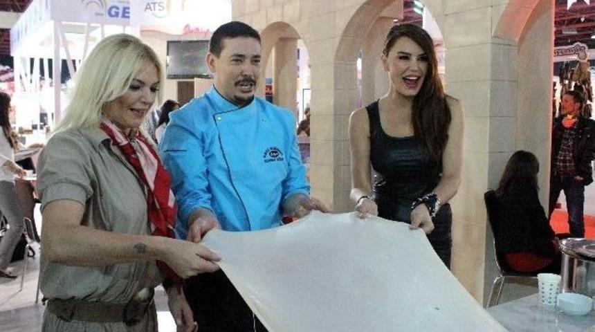 Mankenler Hamur A&ccedil;ıp, B&ouml;rek Yapamadı