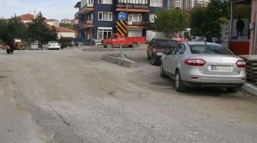 Yozgat&rsquo;ta Gelişig&uuml;zel Park Edilen Ara&ccedil;lar Trafik Akışını Engelliyor