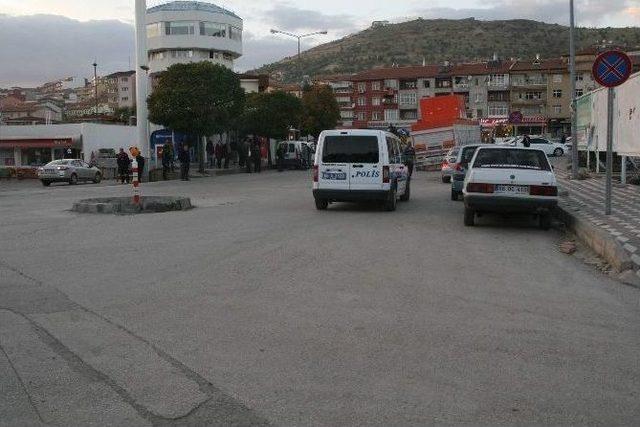 Yozgat’ta Daraltılan Yollardan Dönemeyen Tır’ın Tekerleği Yarıldı