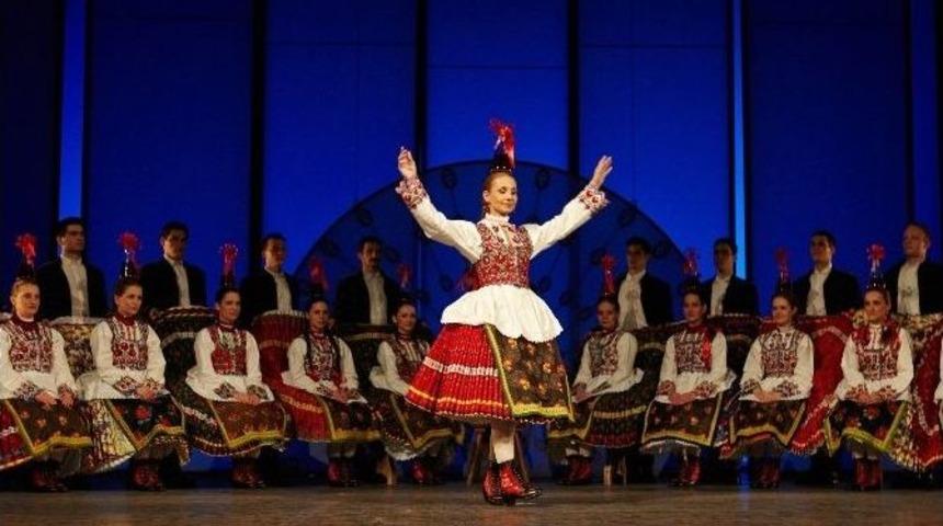 D&uuml;nyaca &Uuml;nl&uuml; Macar Dans Topluluğu Gebze&rsquo;de Sahne Alıyor