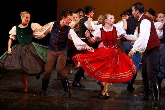 Dünyaca Ünlü Macar Dans Topluluğu Gebze’de Sahne Alıyor