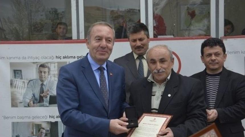 Kızılay Kan Bağış&ccedil;ılarını &Ouml;d&uuml;llendirdi