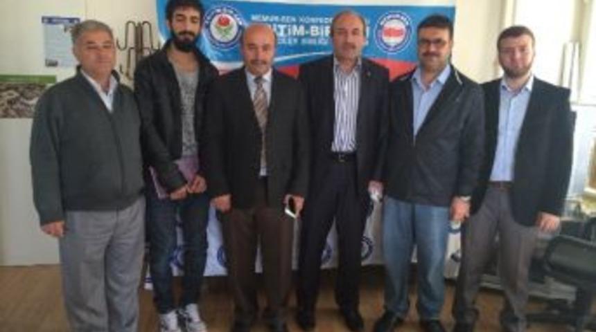 Anadolu Gen&ccedil;lik Derneğinden Eğitim Bir-sen Kayseri Şube Başkanı Kalkan&rsquo;a Taziye Ziyareti