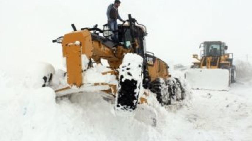 Hakkari&rsquo;de Kapalı K&ouml;y Yollarının Tamamı A&ccedil;ıldı