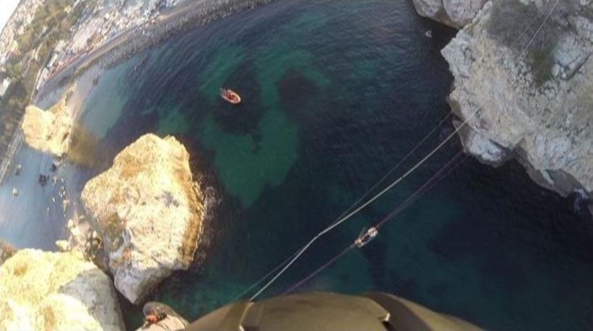 Teleferikte Mahsur Kalan İş&ccedil;ilerin Kurtarılma Anı Helikopterden G&ouml;r&uuml;nt&uuml;lendi