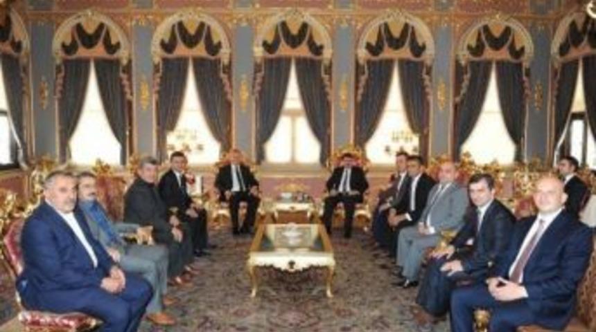 D&uuml;zce İli Belediye Başkanları Vasip Şahin&rsquo;i Ziyaret Ettiler