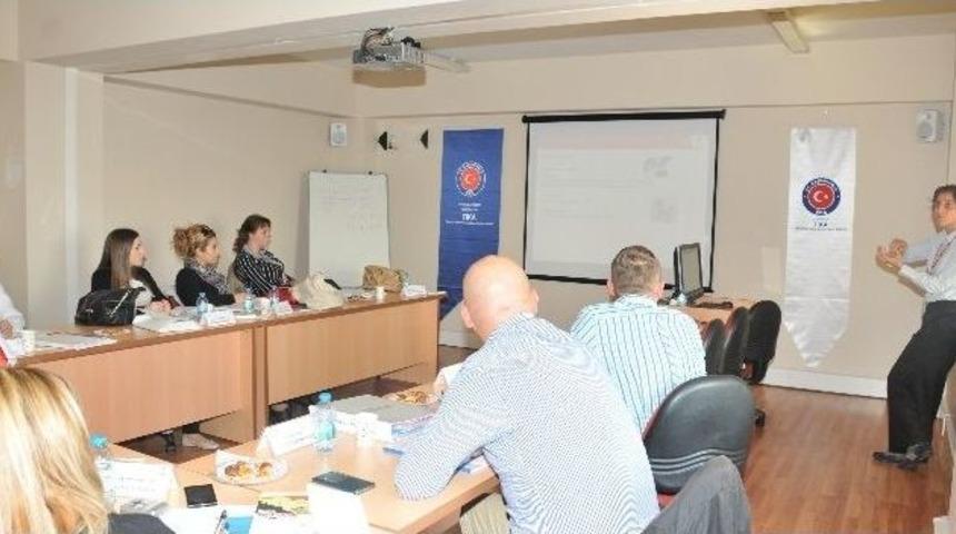 Tika Ve T&uuml;bitak Ume İşbirliğinde K&uuml;tle Eğitim Programı D&uuml;zenlendi