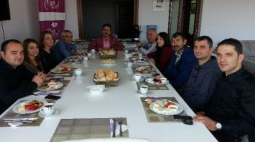 Merk&uuml;r, Basınla Buluştu