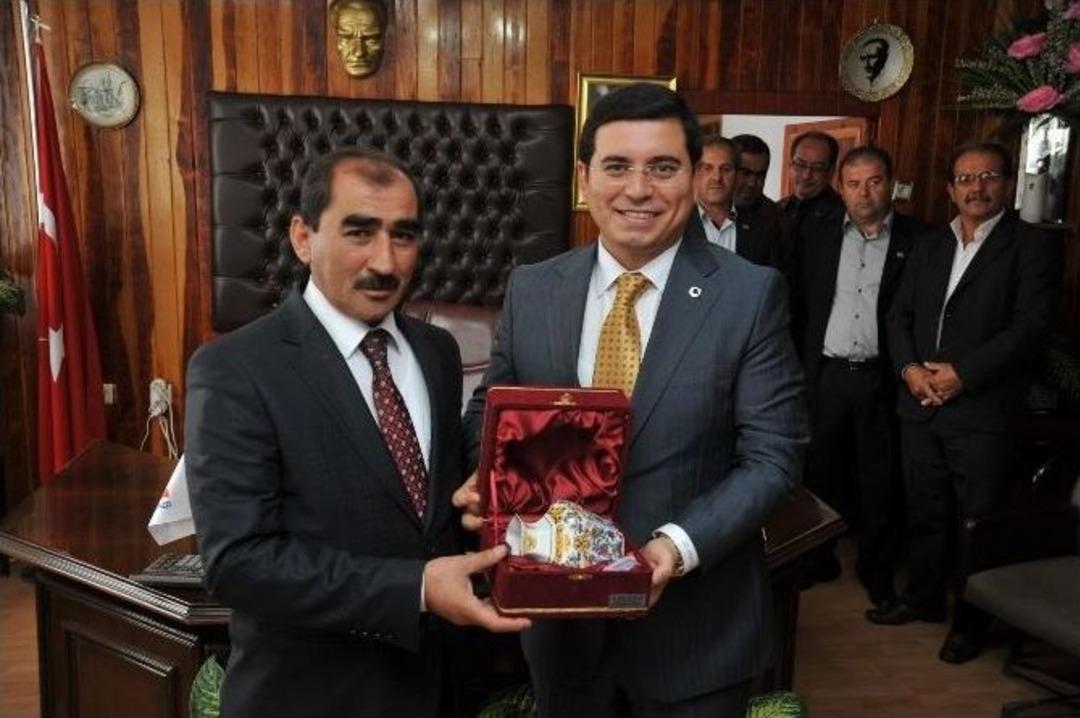 Akbb Başkanı T&uuml;t&uuml;nc&uuml; Ziyaretlerini S&uuml;rd&uuml;r&uuml;yor