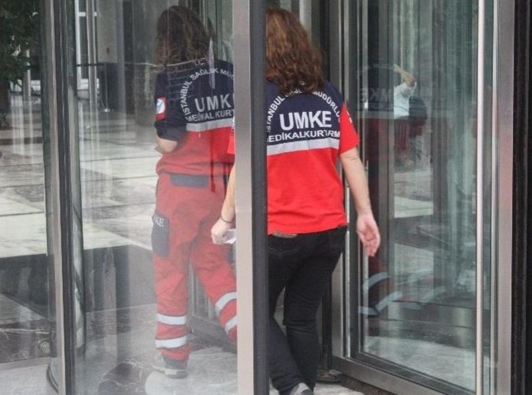 Konsolosluk &Ccedil;alışanları Giysilerini Değiştirip Hastaneye Sevk Edildi