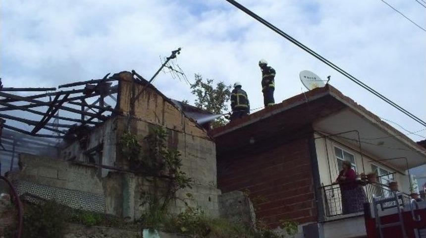 Harabe Evde Yangın &Ccedil;ıktı