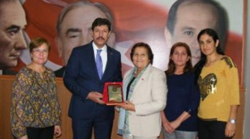 Gaziler Şehit Dul Ve Yetimleri Derneği&rsquo;nden İzgioğlu&rsquo;na Plaket