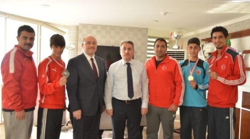 Taekwondoculardan G&uuml;m&uuml;ş Tekme