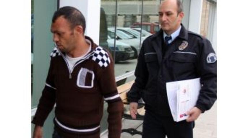 Annesini Tehdit Etti Yine Tutuklandı