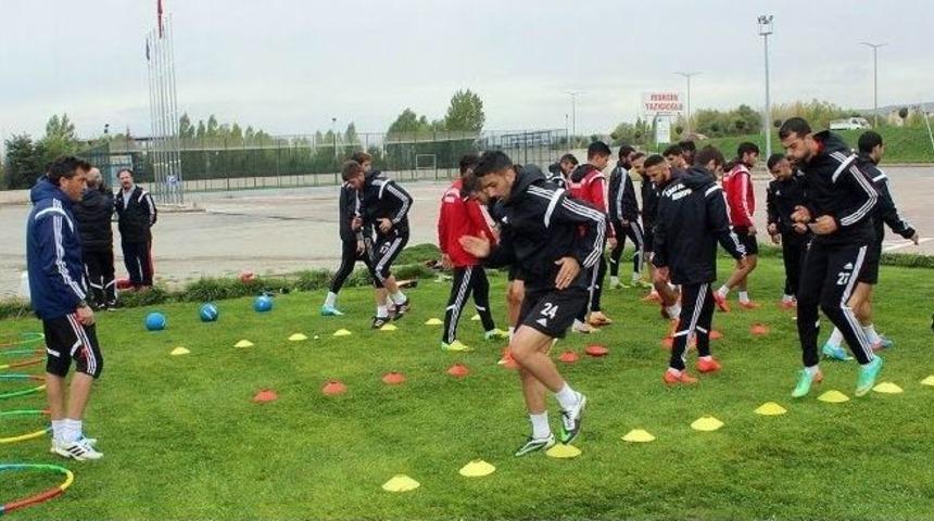 Sivas D&ouml;rt Eyl&uuml;l Belediyespor, G&ouml;lc&uuml;kspor Ma&ccedil;ı Hazırlıklarını S&uuml;rd&uuml;r&uuml;yor
