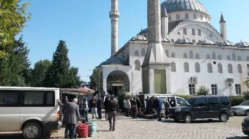 Cami Bah&ccedil;esi Pazar Yerine D&ouml;nd&uuml;