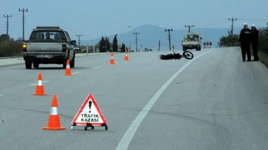 Motosikletten D&uuml;şen Yaşlı Adam &Ouml;ld&uuml;