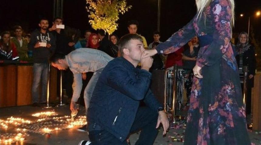 Piazza Avm&rsquo;de Evlilik Teklifi