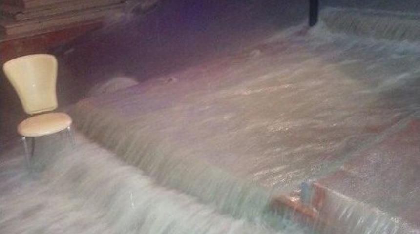 Kuşadası&rsquo;nda Yağmur Ve Fırtına