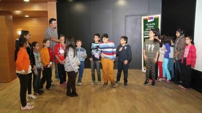 Roman &Ccedil;ocuklara Demokrasi Ve İnsan Hakları Eğitimi