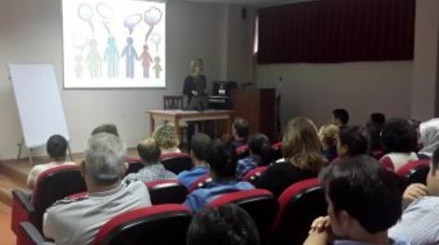 K&uuml;t&uuml;phane Personeline Etkili İletişim Semineri