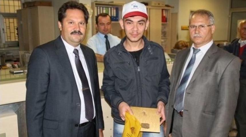 Nazilli Ptt, 174. M&uuml;şterisine Hediye Verdi