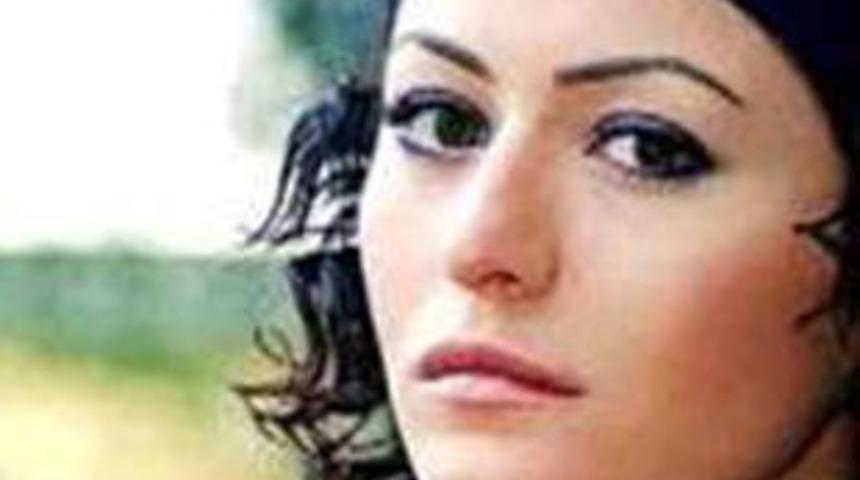 Rolleri &uuml;zerine yapışıp kalanlar!