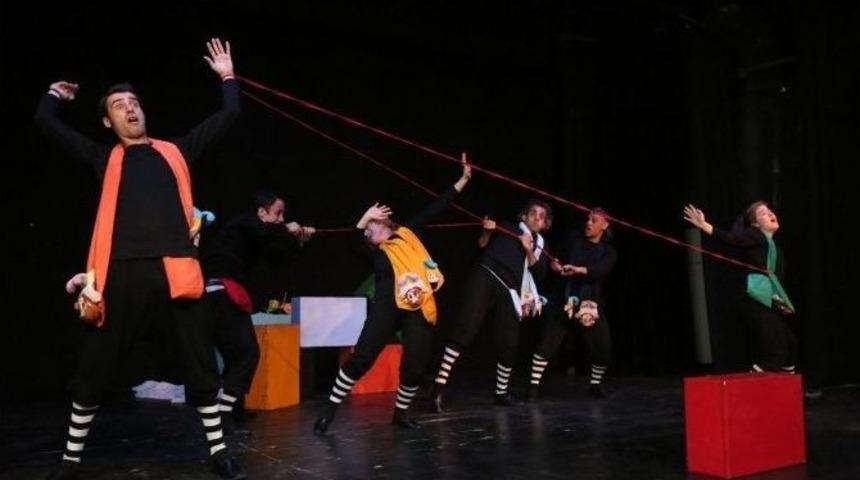 İşitme Engellilerin Tiyatro Keyfi