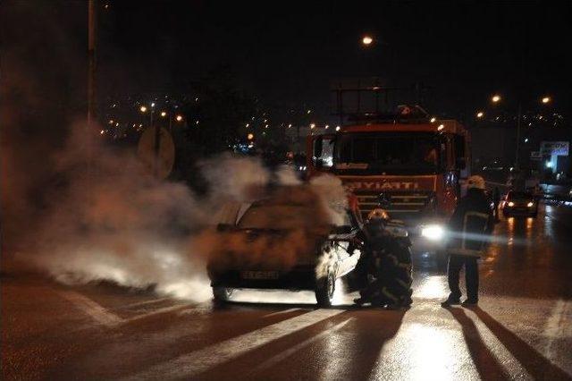 Seyir Halindeki Lpg’li Otomobil Yandı, 5 Kişi Son Anda Kurtuldu