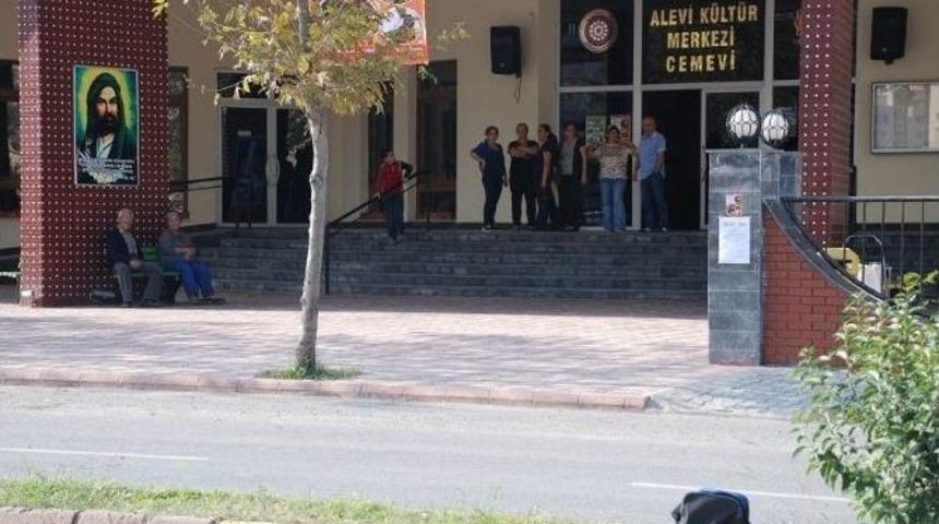 İskenderun&rsquo;da Alevi Derneği &Ouml;n&uuml;nde Bomba Paniği