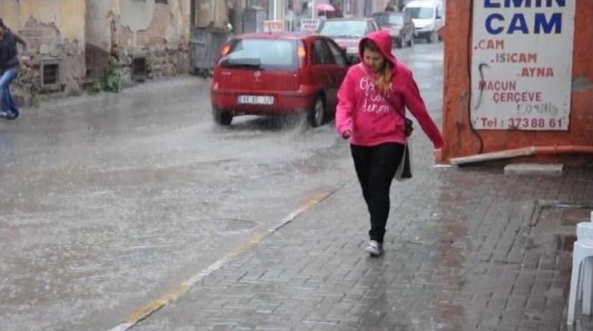 Balıkesir&rsquo;de Yağmur Etkili Oluyor