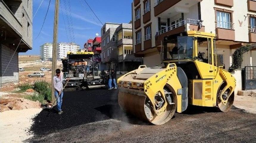 Şehitkamil Belediyesi Gazikent&rsquo;te A&ccedil;ılan Yolları Asfaltlıyor
