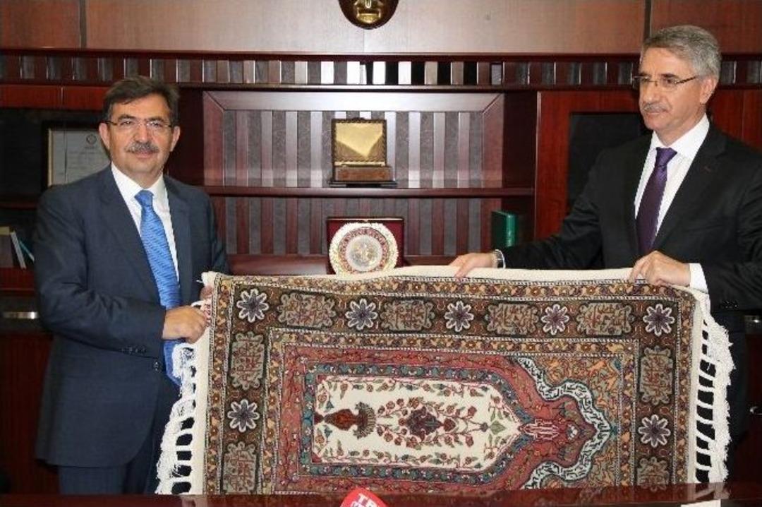 &Ccedil;evre Ve Şehircilik Bakanı G&uuml;ll&uuml;ce Elazığ&rsquo;da