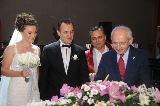 Kılıçdaroğlu Nikah Şahitliği Yaptı