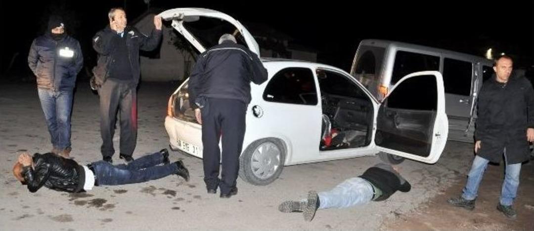 (&ouml;zel Haber) Dur İhtarına Uymayan Alkoll&uuml; S&uuml;r&uuml;c&uuml; Polis Aracına &Ccedil;arptı