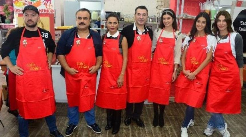 &Uuml;nl&uuml;ler Down Sendromlular İ&ccedil;in Mutfağa Girip, Aş&ccedil;ılık, Sonra Da Garsonluk Yaptı