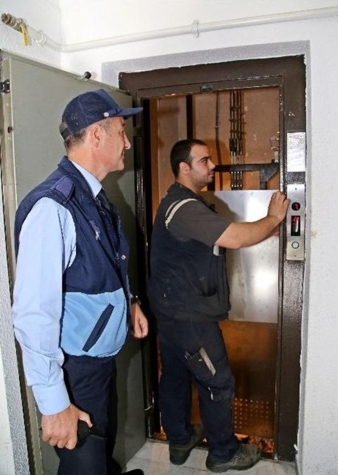 B&uuml;y&uuml;k&ccedil;ekmece&rsquo;de Muayenesiz Asans&ouml;rler M&uuml;h&uuml;rlenecek