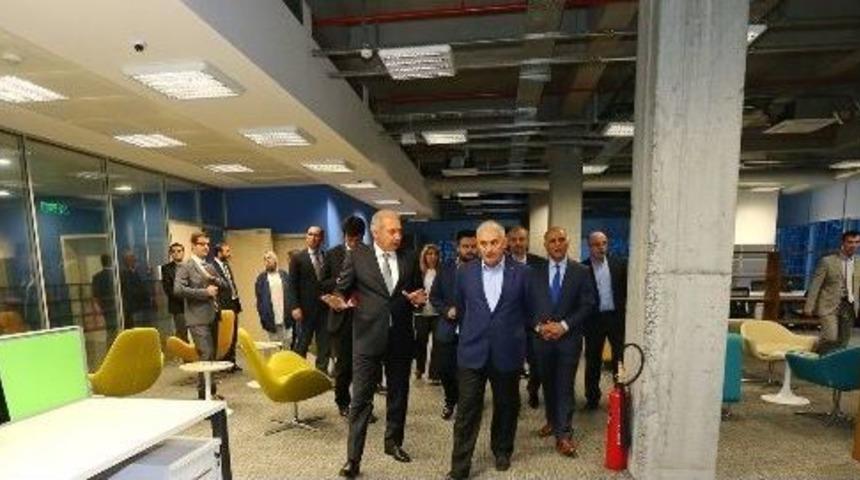 Eski Bakan Binali Yıldırım, Living Lab&rsquo;ı Ziyaret Etti
